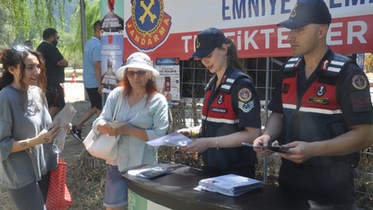 Ödemiş'te jandarmadan trafik ve KADES bilgilendirmesi