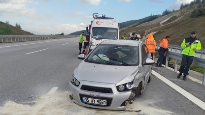 Nazilli'de bariyerlere çarpıp alev alan otomobilin sürücüsü yaralandı