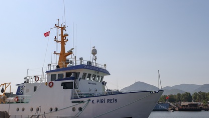 Araştırma gemisi Koca Piri Reis, balık ölümlerinin yaşandığı İzmir Körfezi'nde