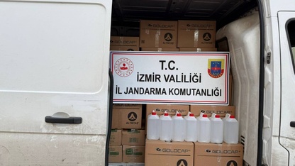 İzmir'de kaçakçılık operasyonunda 1 ton etil alkol ele geçirildi