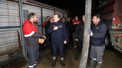 AFAD Başkanı Pehlivan, Uşak'ta derenin taştığı bölgede incelemelerde bulundu: