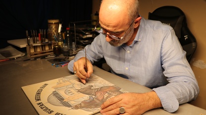 Türk tarihini 27 metrelik çini eserle anlattı