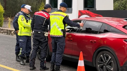 Fethiye'de jandarma ekiplerinden "ikramlı" bayram denetimi