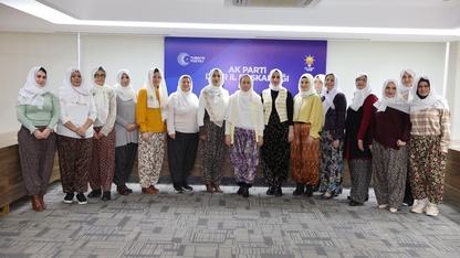 AK Partili kadınlardan Başkan Güneş'e şalvarlı destek 