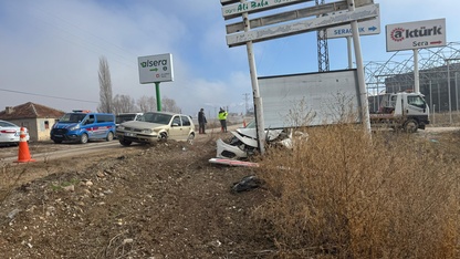 Afyonkarahisar'da iki otomobilin çarpıştığı kazada 2 kişi yaralandı