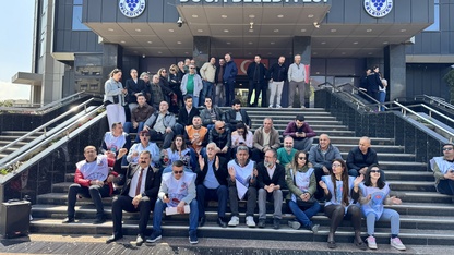 İzmir'de Buca Belediyesi memurları ödenmeyen alacakları için iş bıraktı