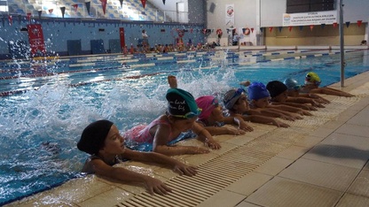 Marmaris'te yarı olimpik yüzme havuzu sağlık gerekçesiyle geçici olarak kapatıldı