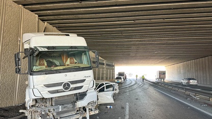 Uşak'ta tır ile çarpışan otomobilin sürücüsü yaralandı