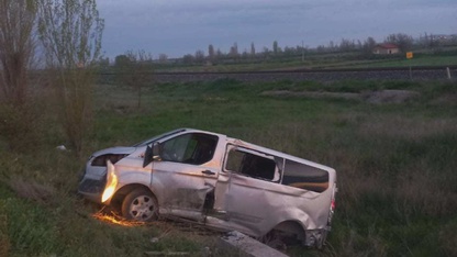 Afyonkarahisar'da otomobil ile kamyonet çarpıştı, 6 kişi yaralandı