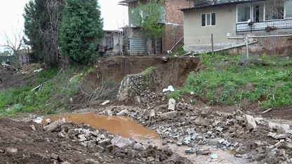Aydın'da toprak kayması nedeniyle 3 ev tahliye edildi