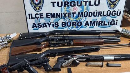 Manisa'da silahla ateş ettikleri anların görüntülerini sosyal medyada paylaşan 5 kişi tutuklandı