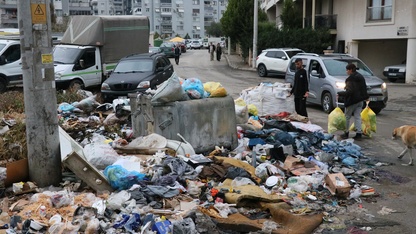 İzmir Buca'daki çöp yığınları tepkilere neden oluyor