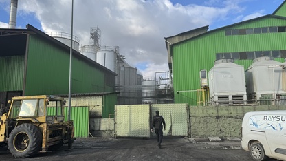 Afyonkarahisar'da bir yağ fabrikasında çıkan yangına müdahale ediliyor