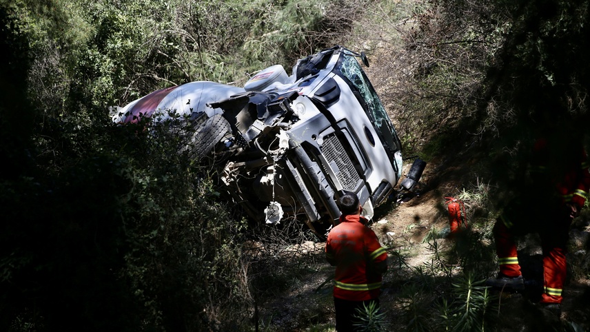 Muğla'da devrilen beton mikserinin sürücüsü yaralandı
