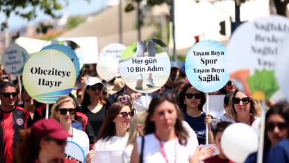 İzmir'de "Sağlık İçin Hareket Et Günü" kapsamında yürüyüş düzenlendi