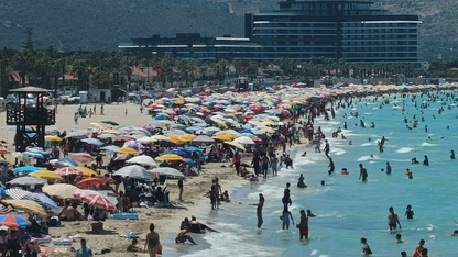 İzmir'de sıcak hava bunaltıyor 