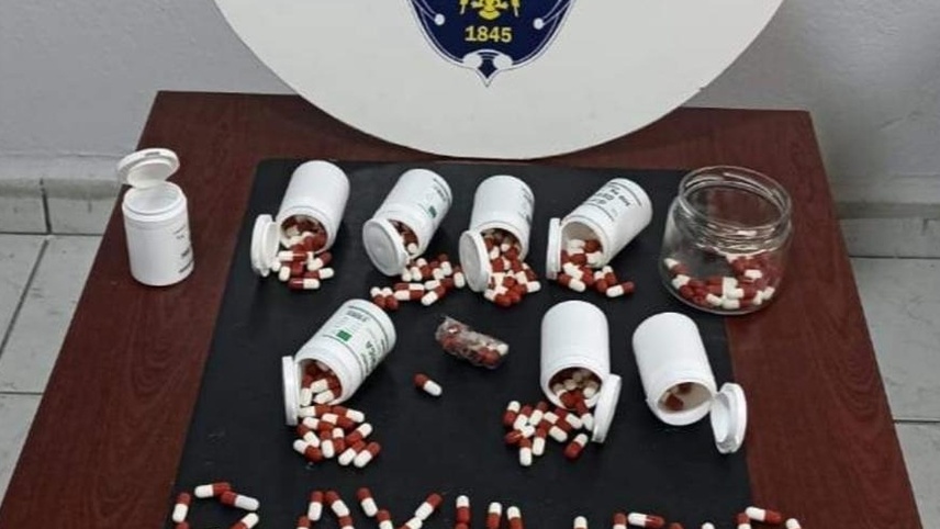 İzmir'de ruhsatsız tabanca ve uyuşturucuyla yakalanan zanlı tutuklandı