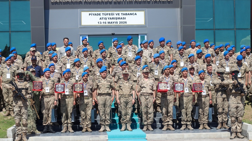 İzmir'de düzenlenen Piyade Tüfeği ve Tabanca Atış Yarışması sona erdi