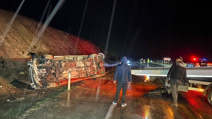 Uşak'ta şarampole devrilen işçi servisindeki 17 kişi yaralandı