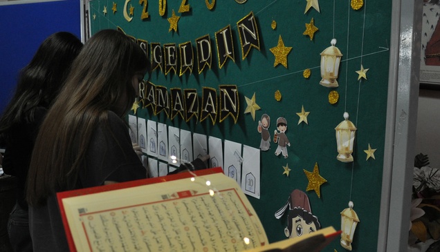 Bursa, Eskişehir, Çanakkale ve Kütahya'da öğrenciler okul ve sınıflarını ramazan için süsledi