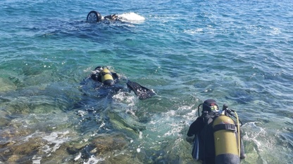 İzmir'de denize düşen otomobilden bir kişinin cesedi çıkarıldı