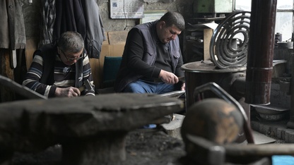 Manisalı çan ustası 65 yıldır atölyesinde üretim yapıyor