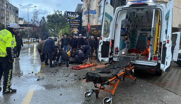 Aydın'da otomobil ile motosikletin karıştığı kaza güvenlik kamerasınca kaydedildi