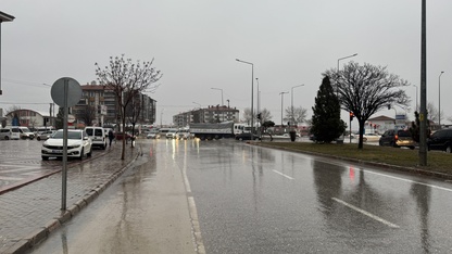 Afyonkarahisar'da sağanak ve rüzgar etkili oluyor