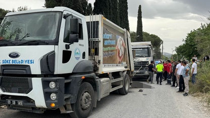 Aydın'da hafriyat kamyonunun çarptığı çöp kamyonundaki temizlik işçisi hayatını kaybetti