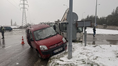 Domaniç'te trafik kazalarında 4 kişi yaralandı