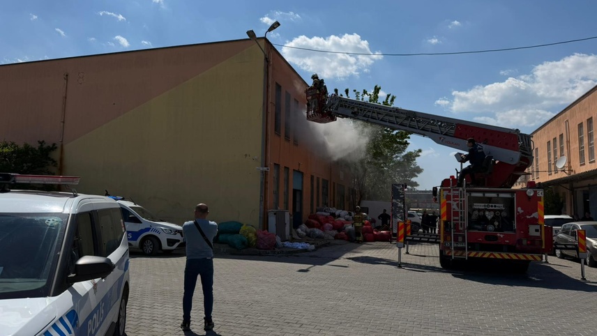 Manisa'da iş yerinde çıkan yangın söndürüldü