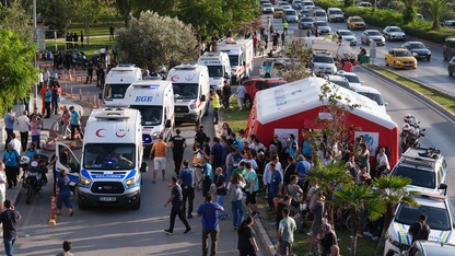 İzmir'de yangın nedeniyle tahliye edilen hastane yeniden hizmet vermeye başladı