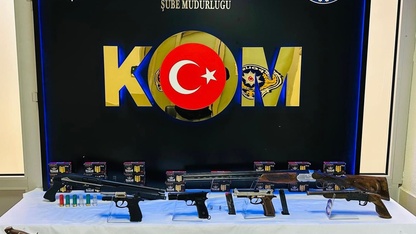 Denizli'de kaçak silah operasyonunda 3 şüpheli yakalandı