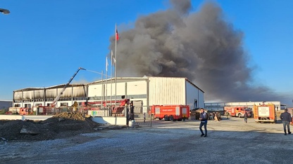 Denizli'de fabrika deposunda çıkan yangın söndürüldü