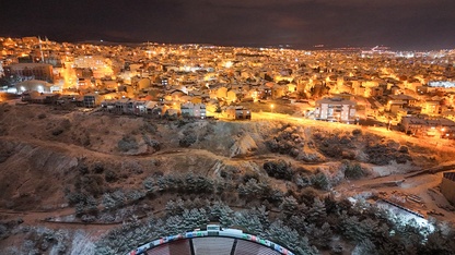 Uşak, mevsimin ilk kar yağışıyla beyaza büründü