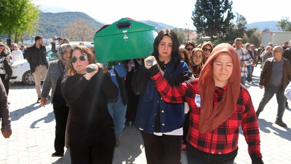 Kadınlar Günü'nde öldürülen Sermin Bacak, Fethiye'de defnedildi