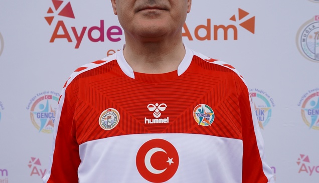 Muğla'da "Şöhretler ve Gençler Karması Futbol Müsabakası" yapıldı