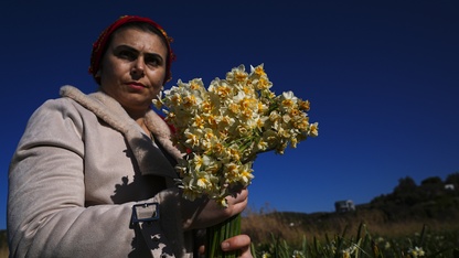 Karaburun'un kadınlarından  aile bütçelerine "mis kokulu" destek 