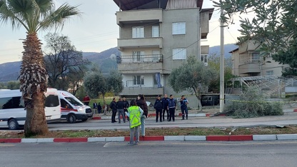 Denizli'de ağaca çarpan kamyonetteki 1 kişi öldü, 4 kişi yaralandı