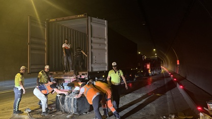 Bayraklı'da 3 aracın karıştığı trafik kazasında 1 kişi yaralandı