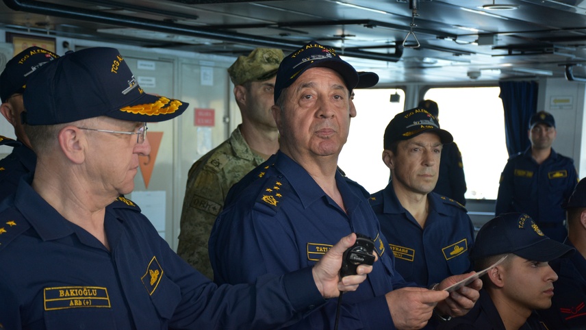 Deniz Kuvvetleri Komutanı Oramiral Tatlıoğlu, telsizle tatbikata katılan personele seslendi: