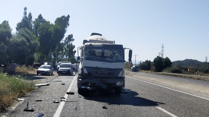 Muğla'da beton mikseri ile yolcu minibüsü çarpıştı, 1 kişi öldü, 12 kişi yaralandı
