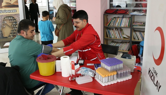 Denizli'de ilkokulda kan bağışı etkinliği düzenlendi
