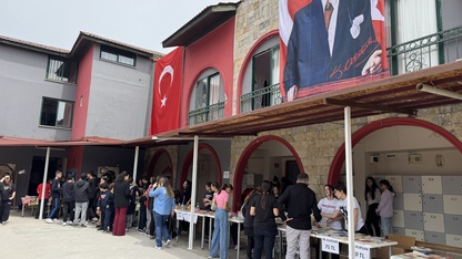 Marmaris'te kardeş okul yararına "İki Okul, Tek Yürek" kermesi düzenlendi