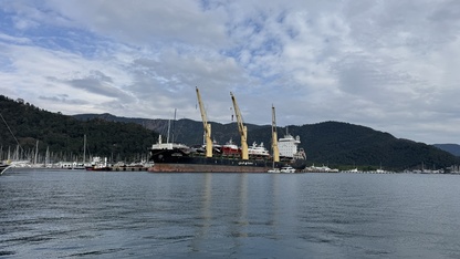 Marmaris'e kargo gemisiyle lüks motor yatlar getirildi