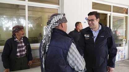 Mobil AK Parti İletişim Merkezi ekibi İzmir'de kırsal mahalleleri ziyaret etti
