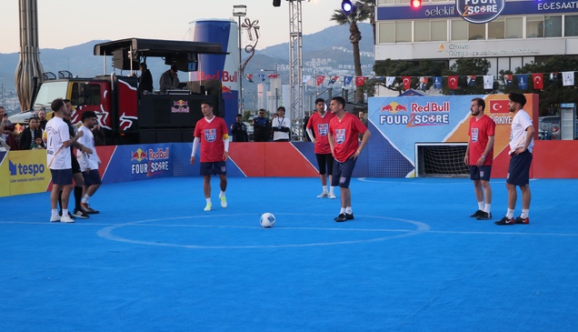 Red Bull Four 2 Score Sokak Futbolu Turnuvası'nın Türkiye Finali İzmir'de Yapıldı