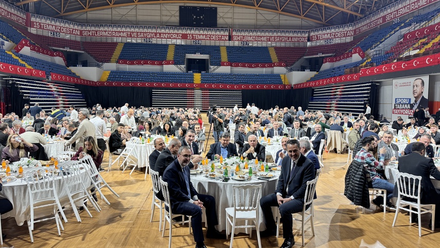 İzmir'de yaşayan Manisalılar, iftar programında bir araya geldi