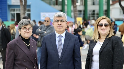 Muğla'da minik öğrenciler yazdıkları kitapları imzaladı