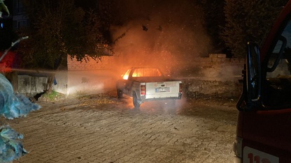 Nazilli'de park halindeki kamyonet yandı